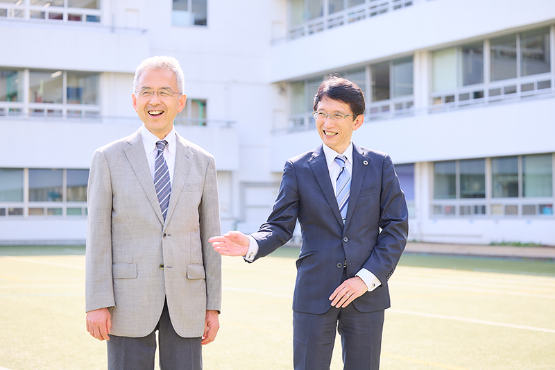 (右) 校長　前田崇司先生<br>(左) 入試広報部　富永剛先生